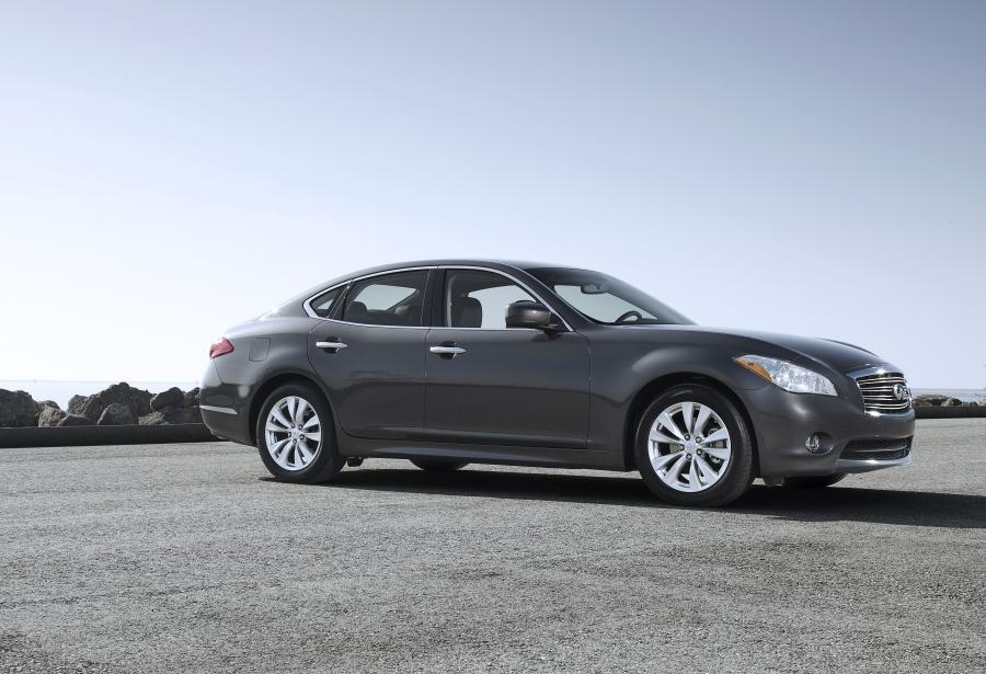  Infiniti M56 2010 года  (фото 30 из 34)